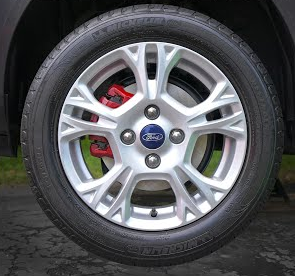 Herstelde velg na schuren en spuiten bij Purify in Beveren